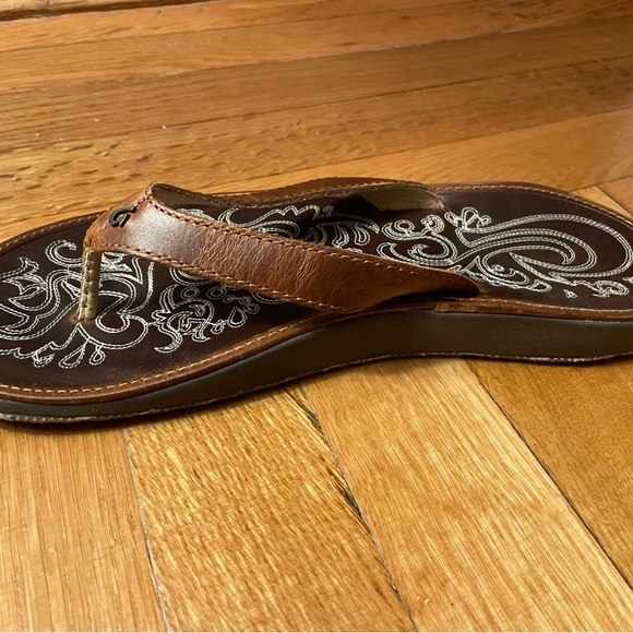 Olukai Paniolo women’s size 8 sandals. - Picture 2 of 3